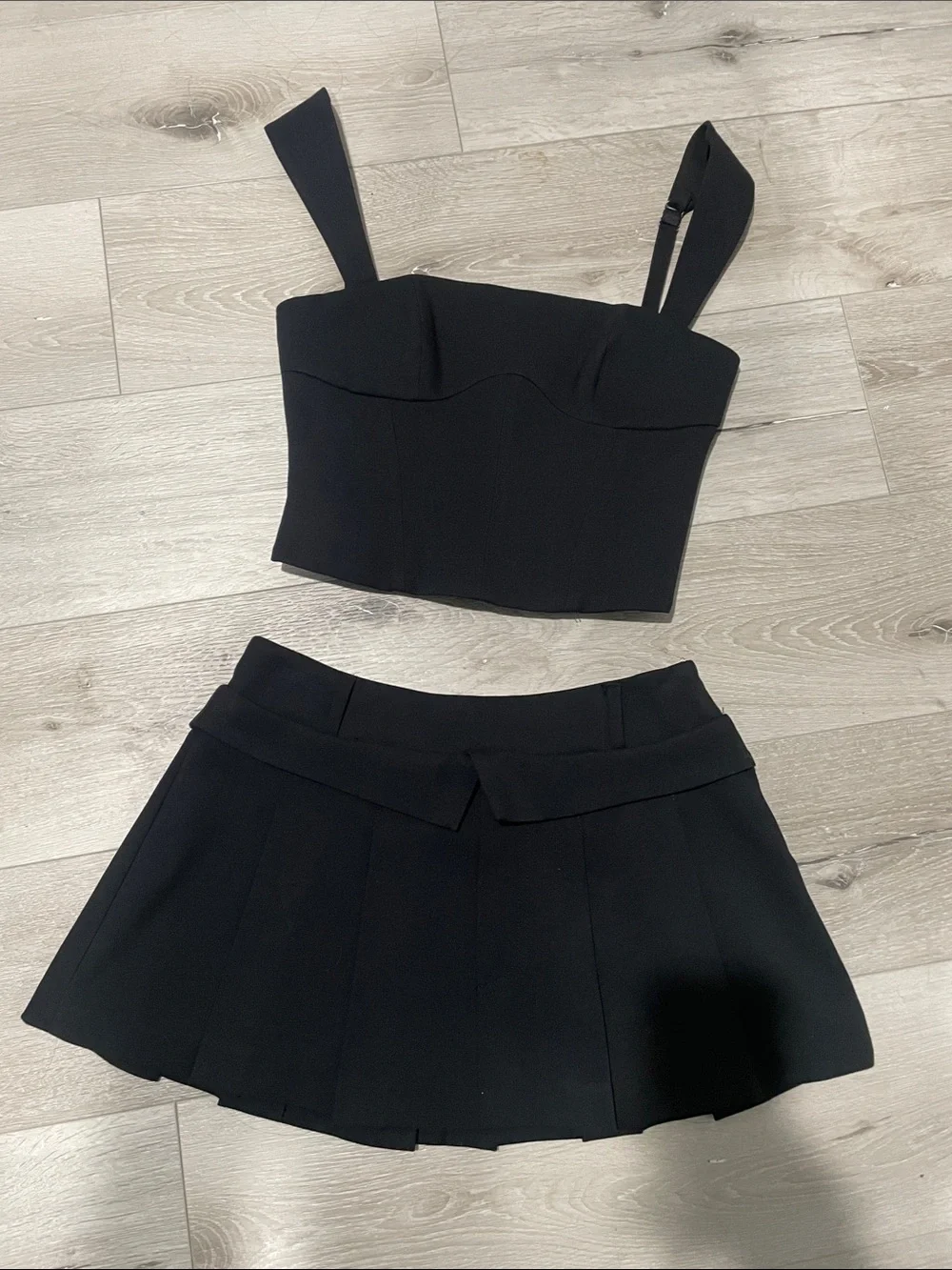 Oh Polly Black Pleated Mini Skirt Set - Picture 11 of 11
